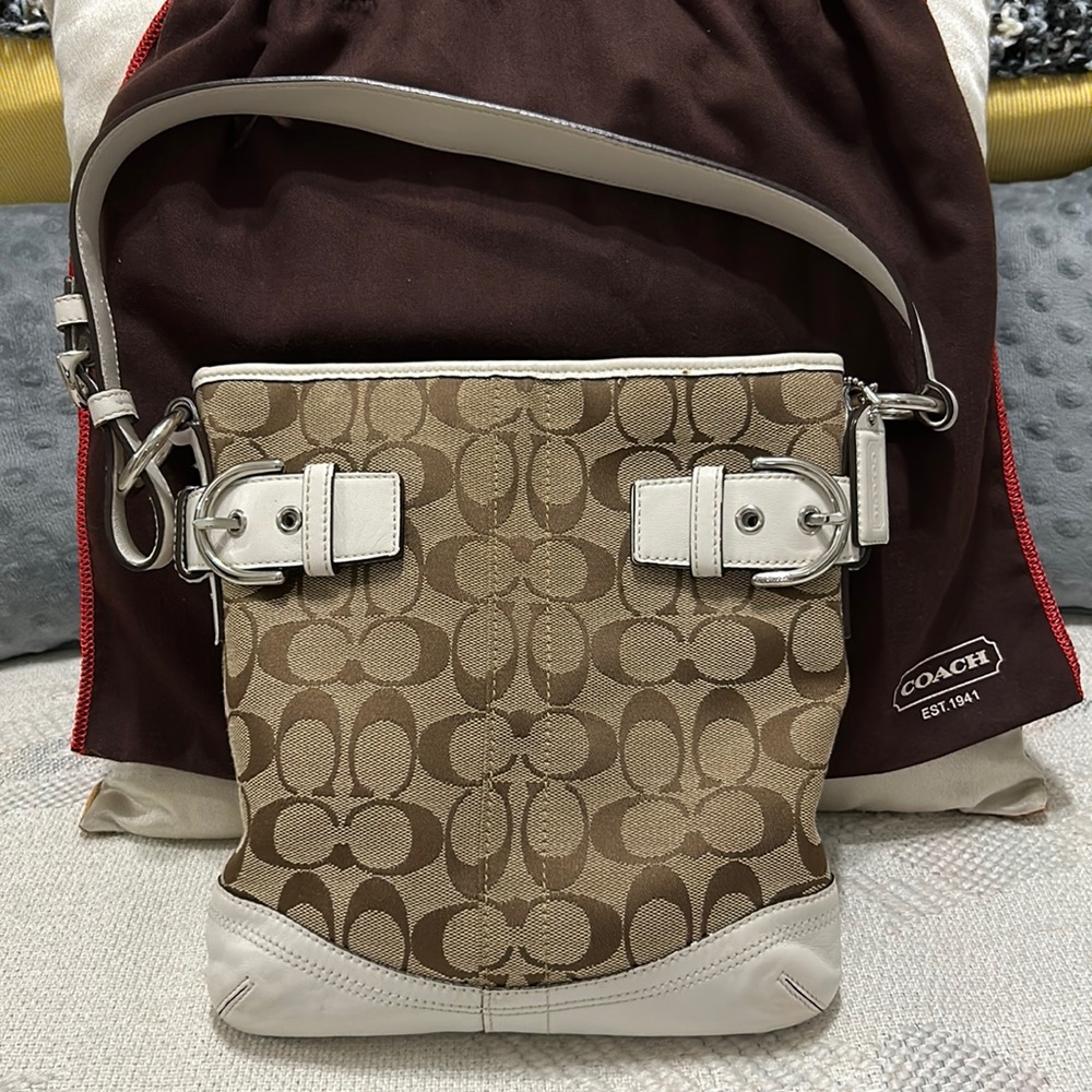 COACH purse. Great condition!